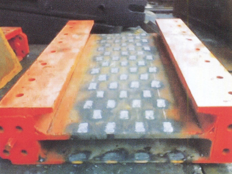 刮板運輸機轉載機溜槽的維修