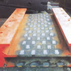 刮板運輸機轉載機溜槽的維修